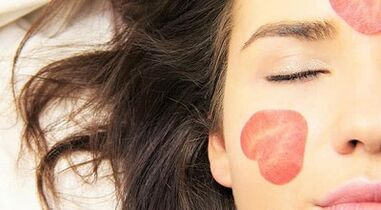 ricette per maschere per ringiovanire la pelle intorno agli occhi